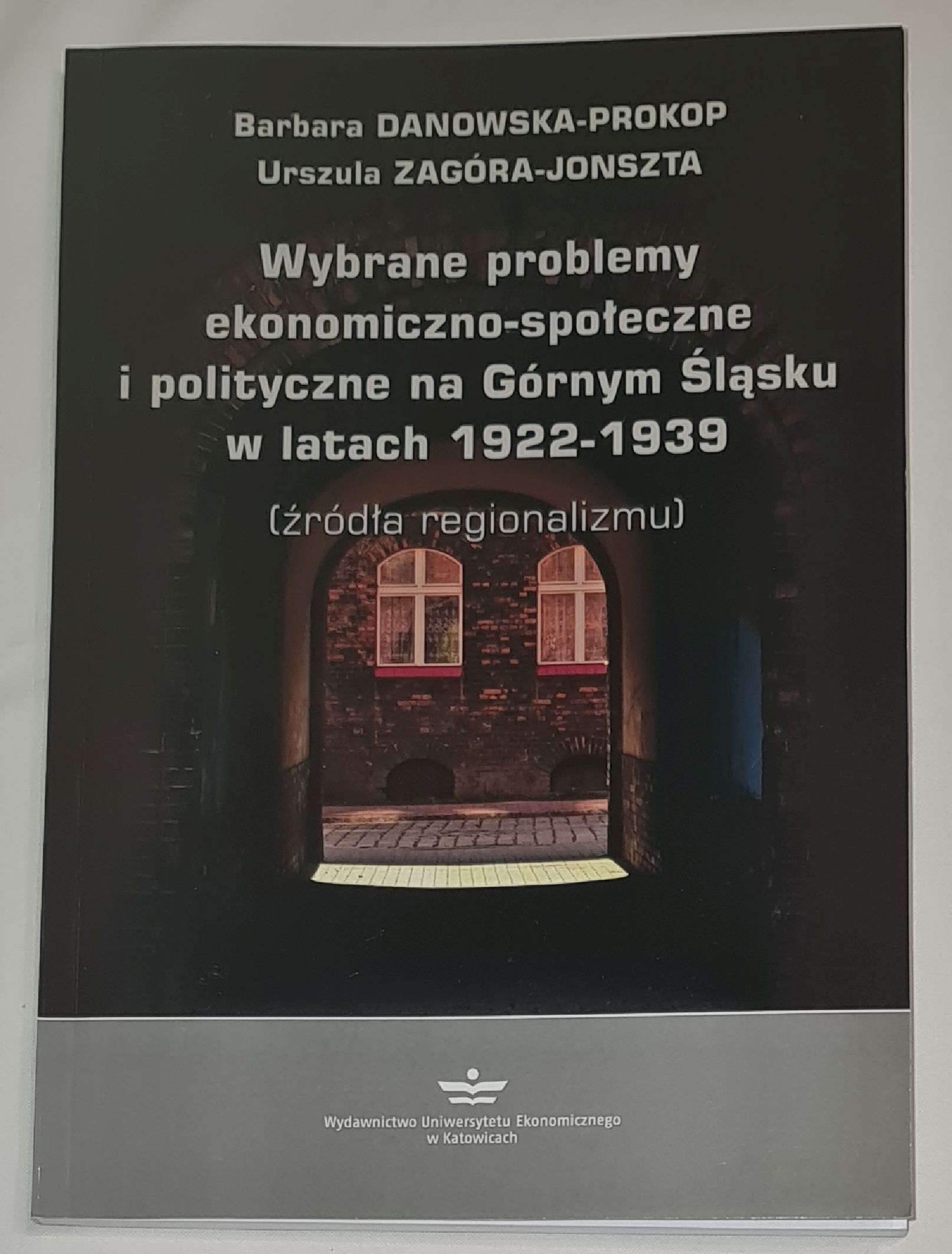Wybrane problemy ekonomiczno-społeczne i polityczne na Górnym Śląsku w latach 1922-1939 (źródła regionalizmu)