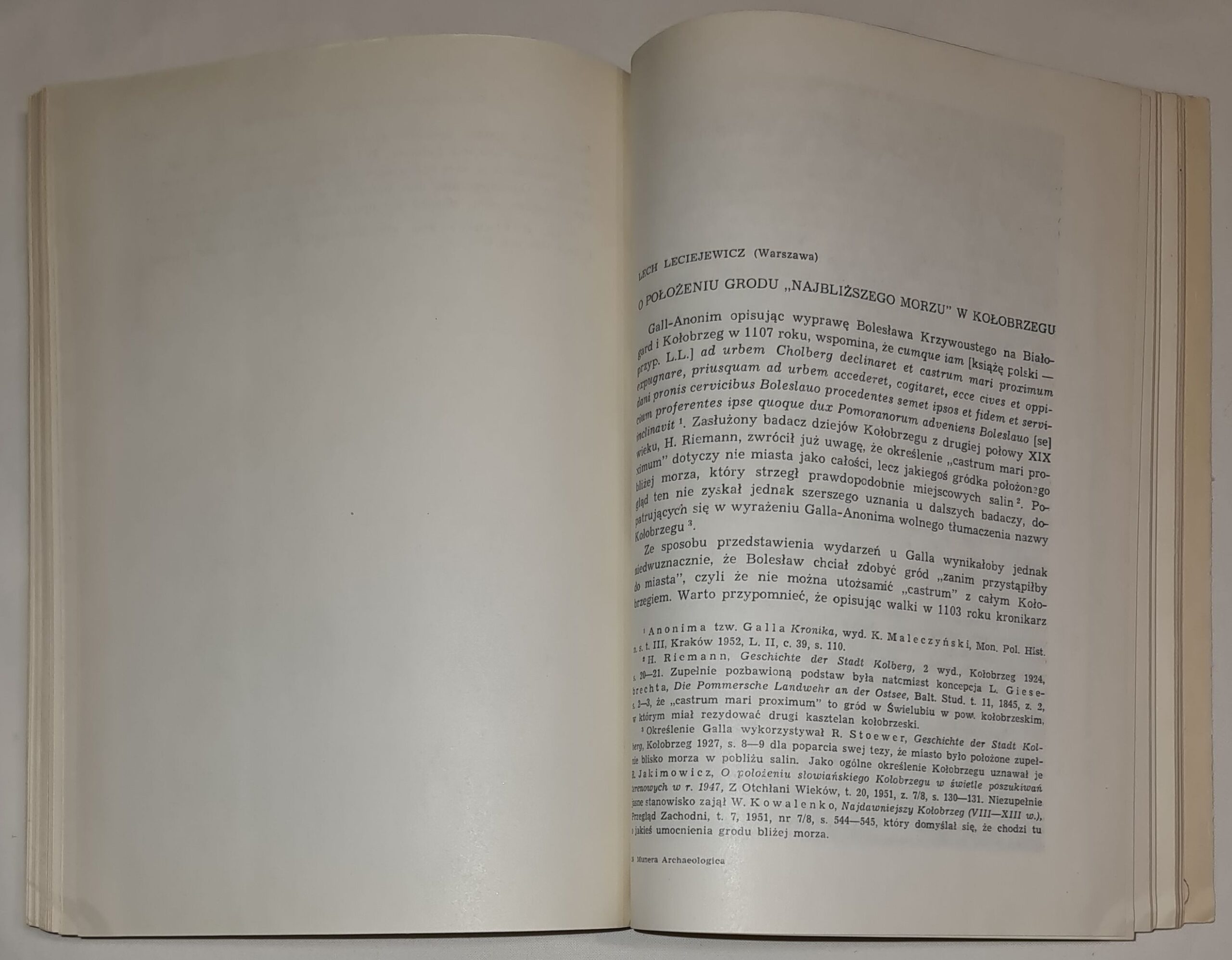 Munera archeologica Iosepho Kostrzewski quinquagesimum annum optimarum artium studiis deditum peragenti ab amicis collegis, discipulis oblata