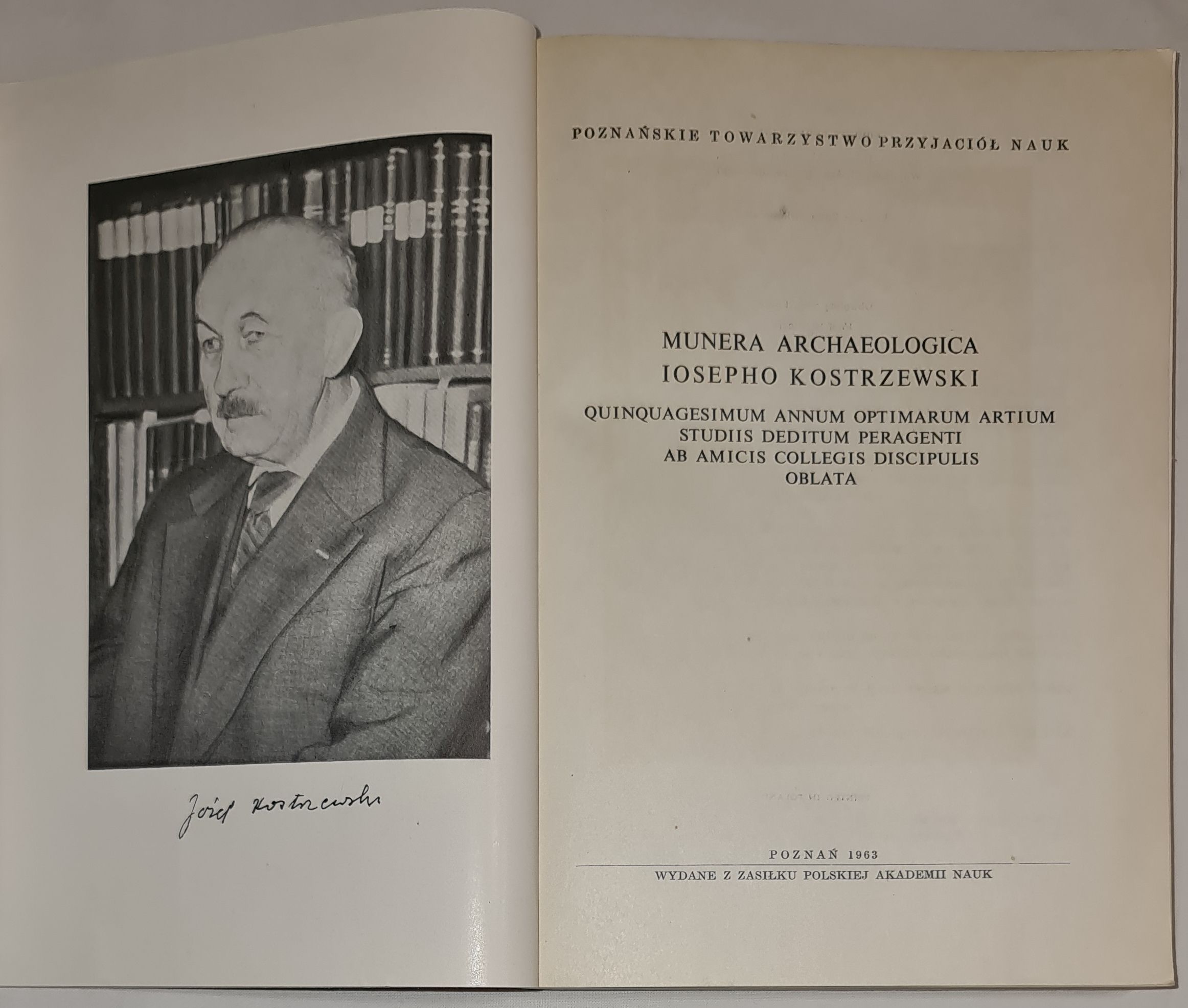 Munera archeologica Iosepho Kostrzewski quinquagesimum annum optimarum artium studiis deditum peragenti ab amicis collegis, discipulis oblata